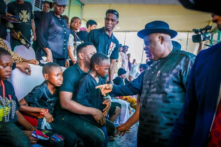 Gov. Diri Attends Funeral of Late Bayelsa Queens Supporters who Died in Auto Crash