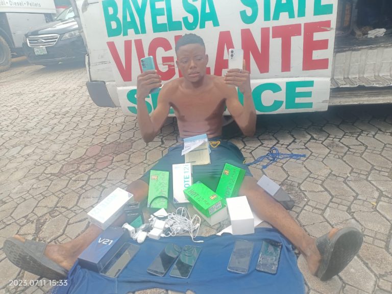 Bayelsa Vigilante Apprehends 18 Year old Boy over Alleged Theft of Eleven Mobile Phones Worth N1 Million