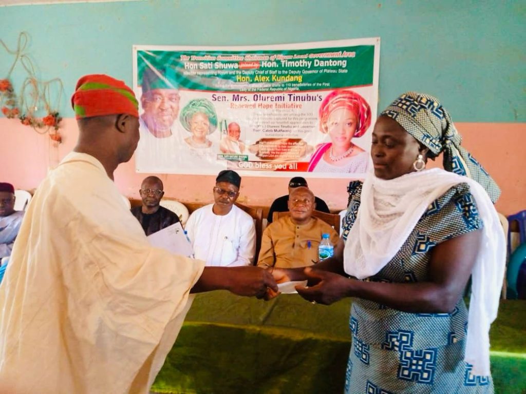 Palliative: 110 Plateau attack victims benefits Nigeria’s 1st lady, Senator Olurime Tinubu resettlement cash donation 