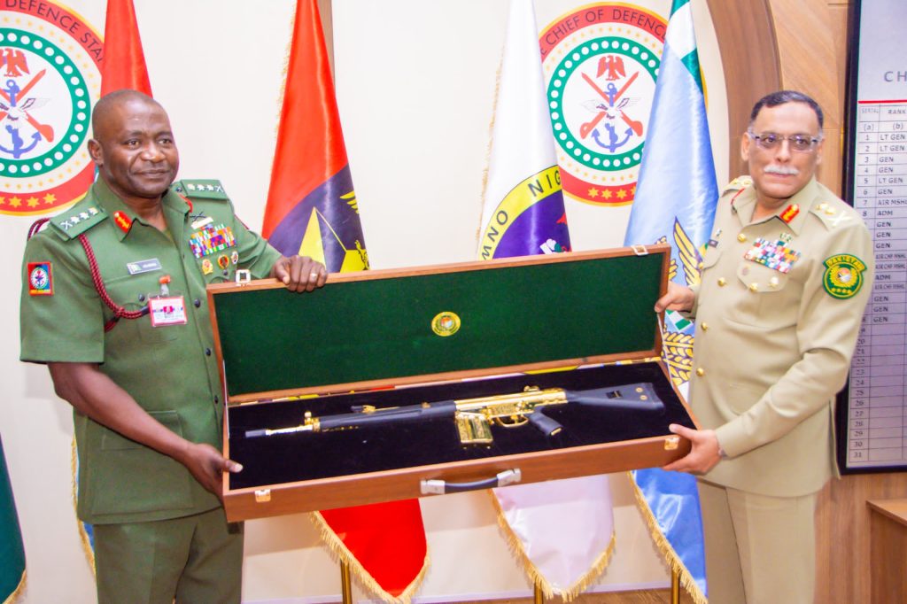 Pakistani Defence Chief Pays Visit To Nigerian Defence Chief, Says Nigeria Would Be A Great Partner