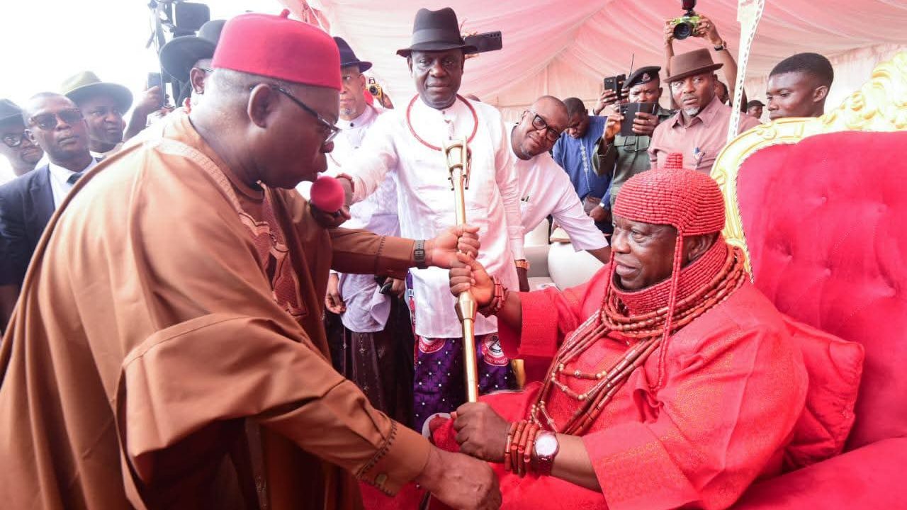 Oborevwori Presents Staff Of Office To Akpomudje